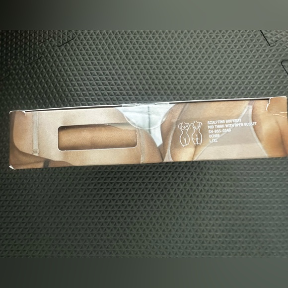 SKIMS Seamless Sculpt Mid Thigh Open Gusset Bodysuit Ochre - Picture 4 of 4